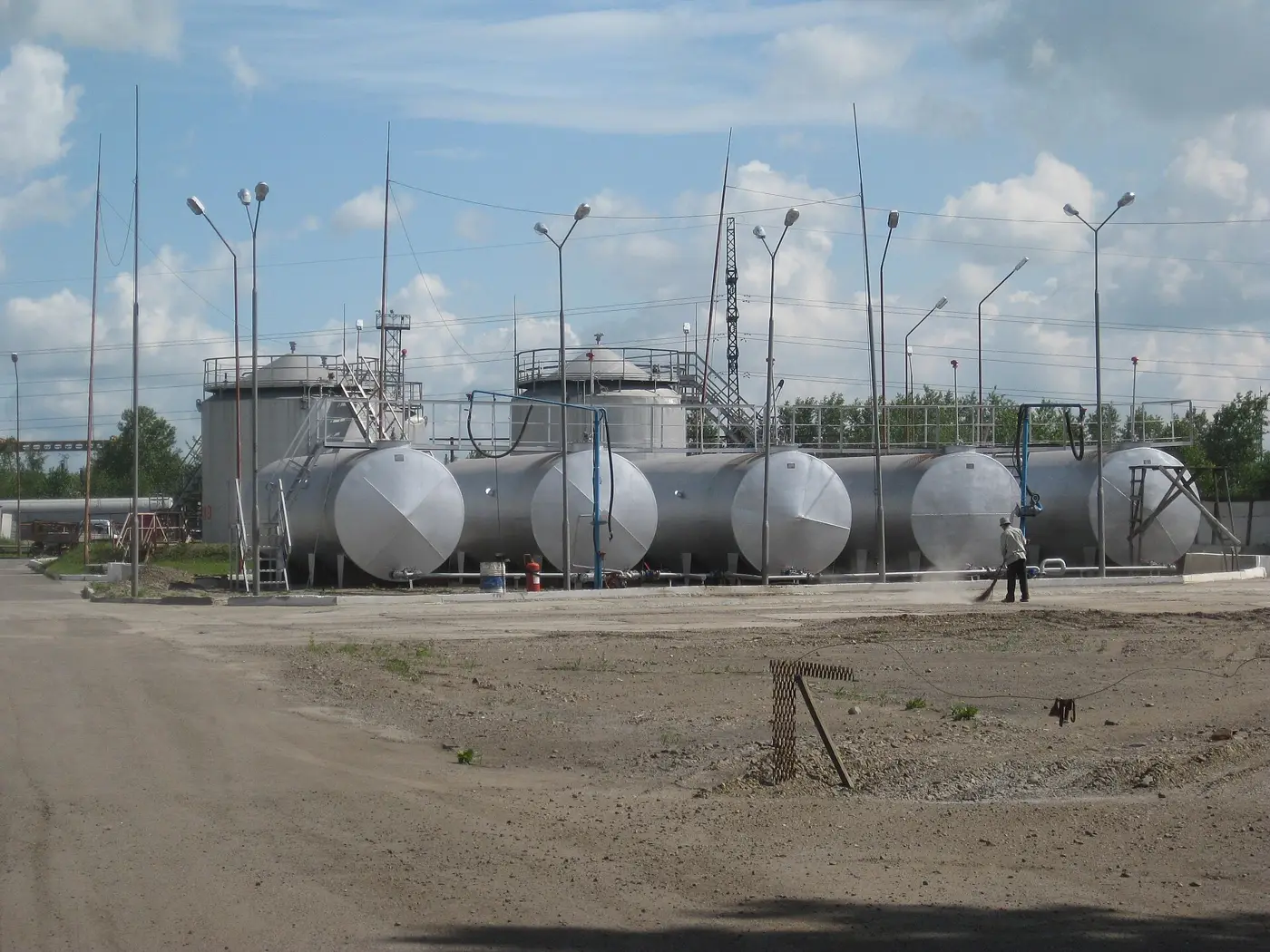 Резервуары нефтебазы
